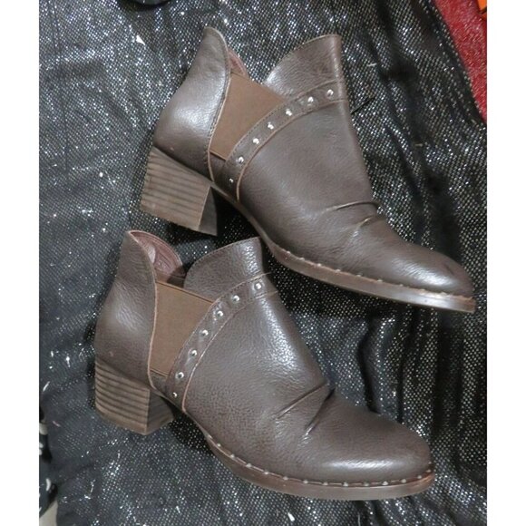 Earth Delrio Brown Leather studded Ankle Boots Booties 7.5 memory foam footbed - Picture 7 of 11
